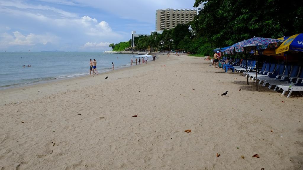 Peak Tower In Phatumnak Pattaya Exterior photo