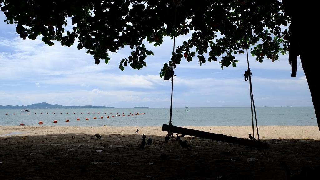 Peak Tower In Phatumnak Pattaya Exterior photo