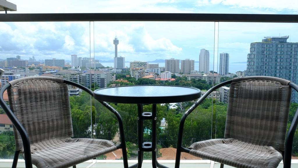 Peak Tower In Phatumnak Pattaya Exterior photo