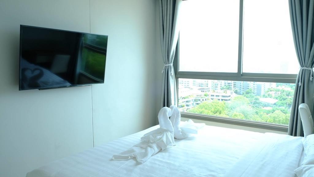 Peak Tower In Phatumnak Pattaya Exterior photo