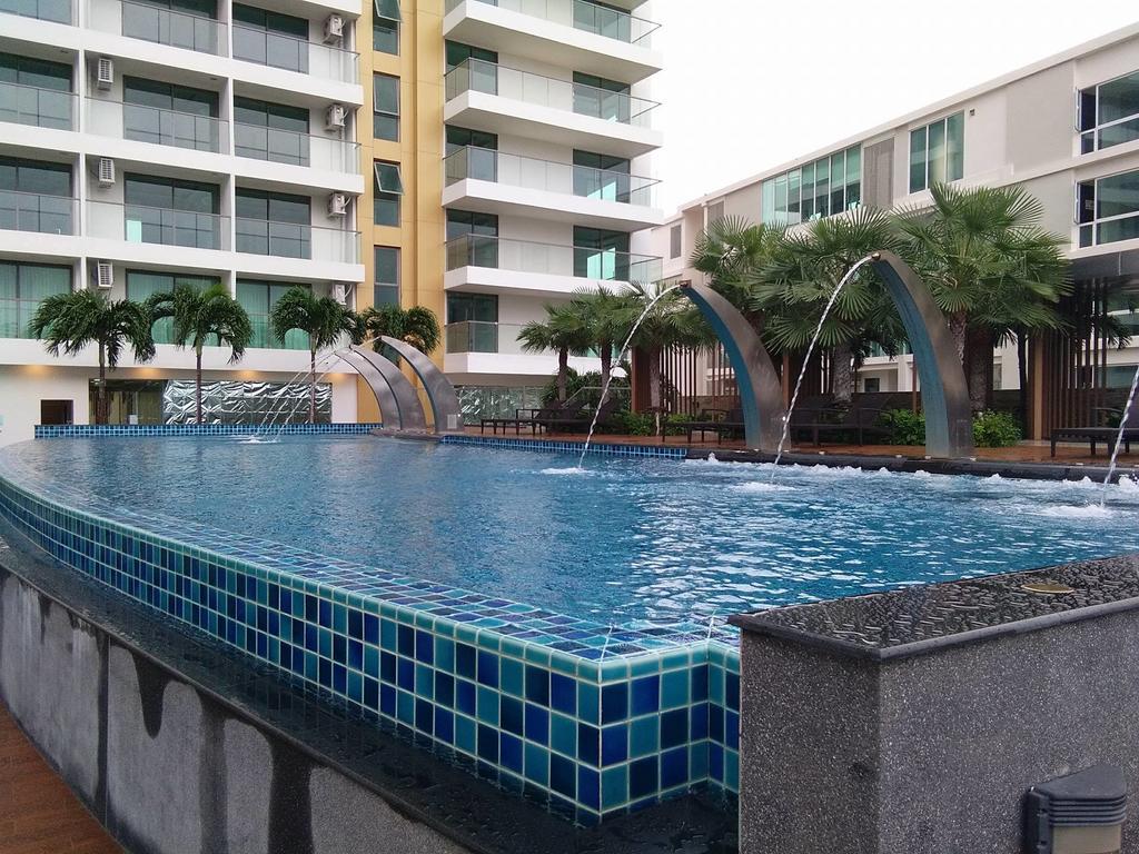 Peak Tower In Phatumnak Pattaya Exterior photo
